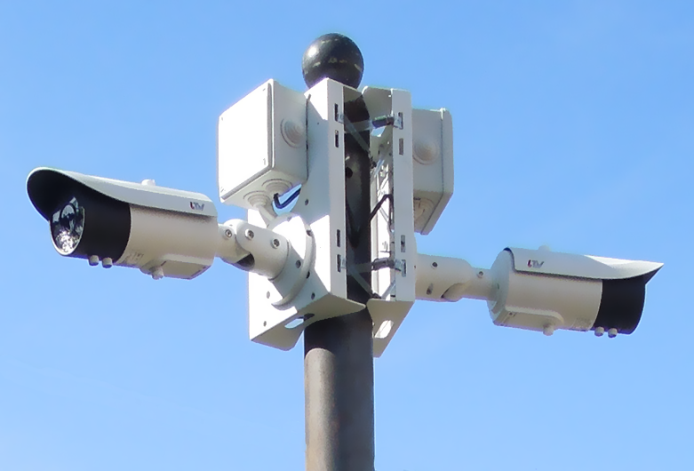 Камера системы видеонаблюдения установленная на уличном столбе